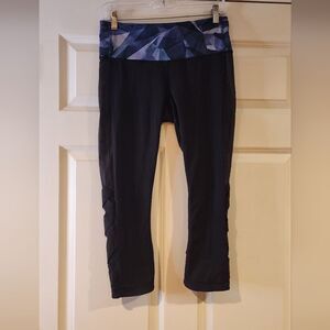 Lululemon black and blue mesh panel cropped leggings size 8